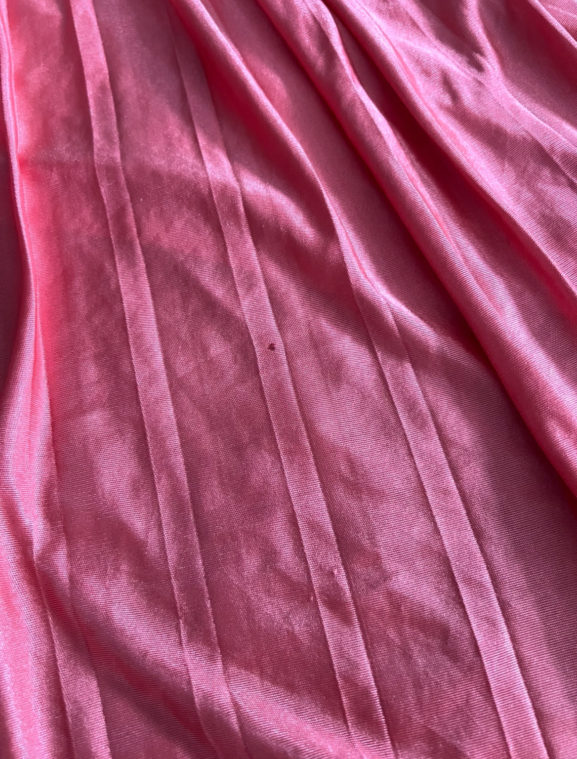 Jupe rose plissée à taille élastiquée – Coupe fluide