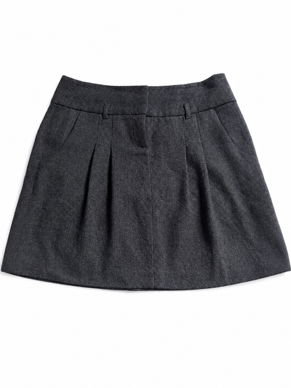 Jupe courte grise à chevrons – Coupe évasée plissée