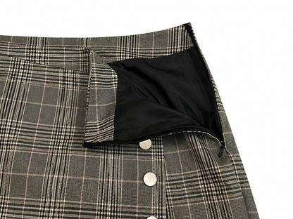 Jupe-short portefeuille à carreaux avec boutons argentés