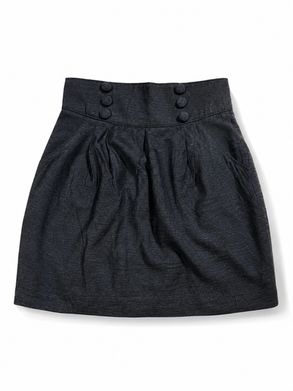 Jupe courte noire texturée à boutons – Taille haute