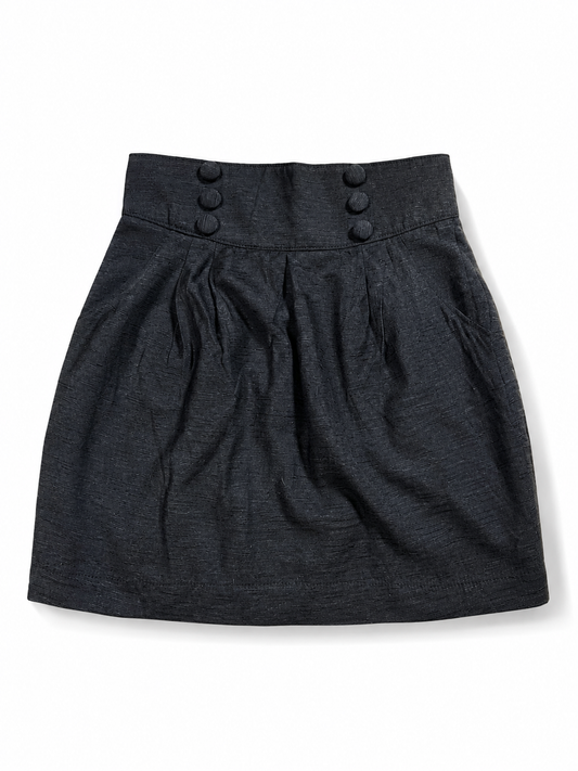 Jupe courte noire texturée à boutons – Taille haute