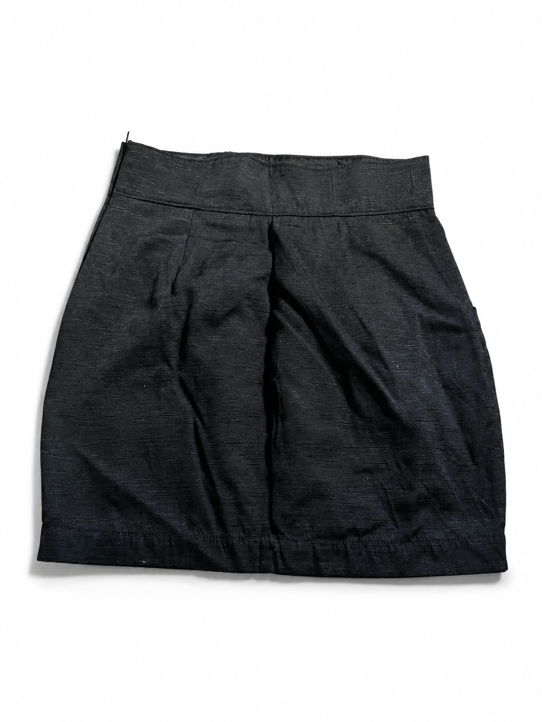 Jupe courte noire texturée à boutons – Taille haute